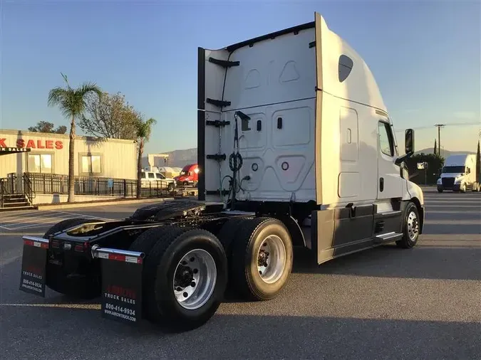 2021 FREIGHTLINER CA126