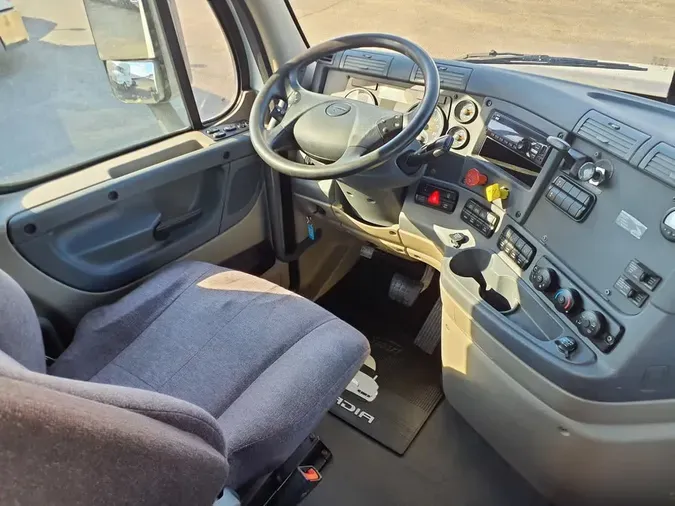 2019 FREIGHTLINER/MERCEDES CASCADIA 125