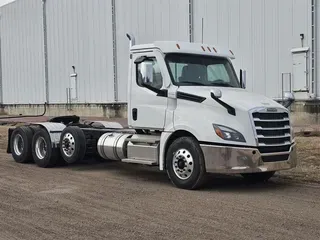 2025 Freightliner New Cascadia