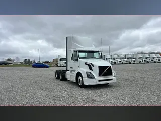 2018 Volvo VNL300