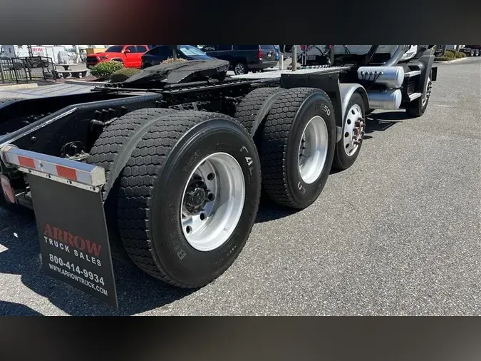 2020 MACK GR64BT