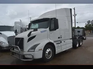 2019 VOLVO VNR64T640