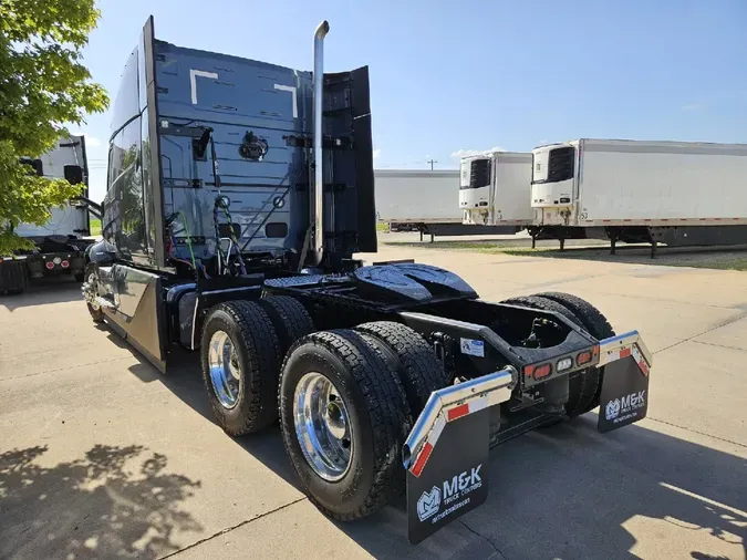 2025 VOLVO VNL64TV04