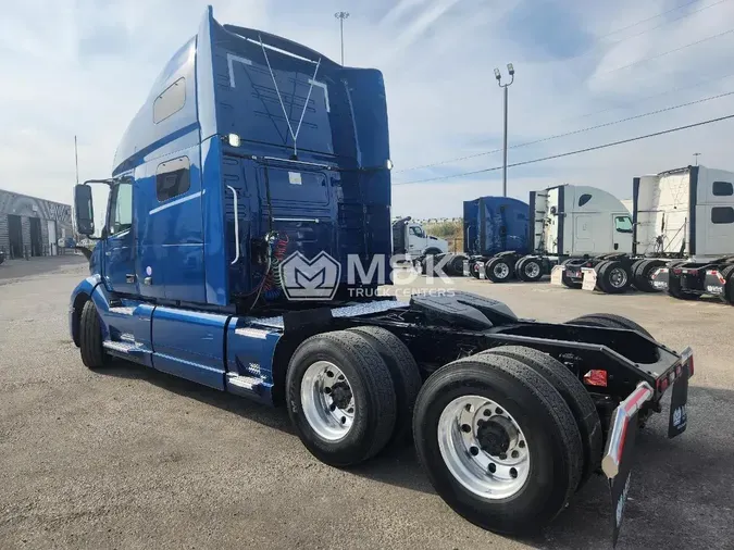 2021 VOLVO VNL64T760