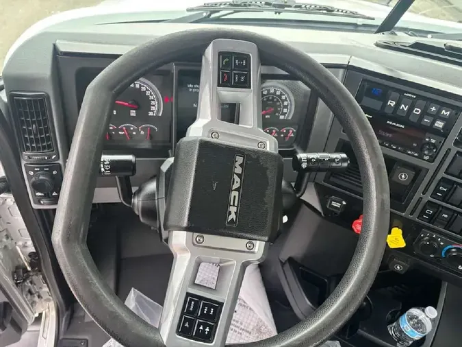 2022 MACK AN64T