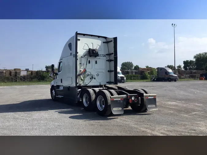 2021 Freightliner Cascadia 126