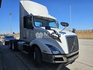 2020 VOLVO VNL64T300