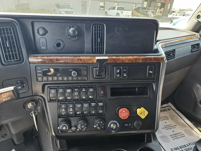 2022 International LT625
