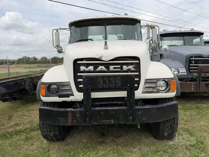 2005 MACK GRANITE CV713
