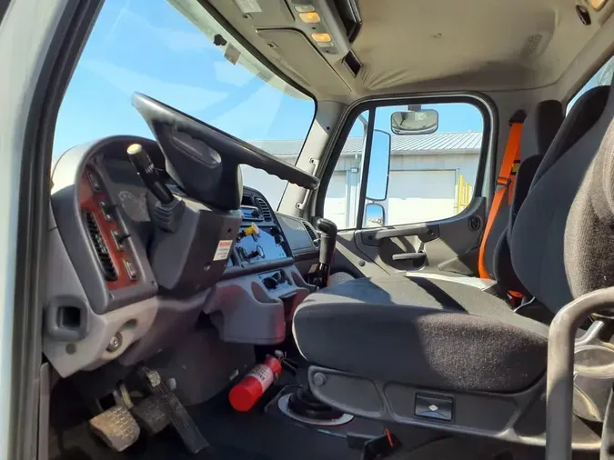 2019 FREIGHTLINER/MERCEDES M2 106