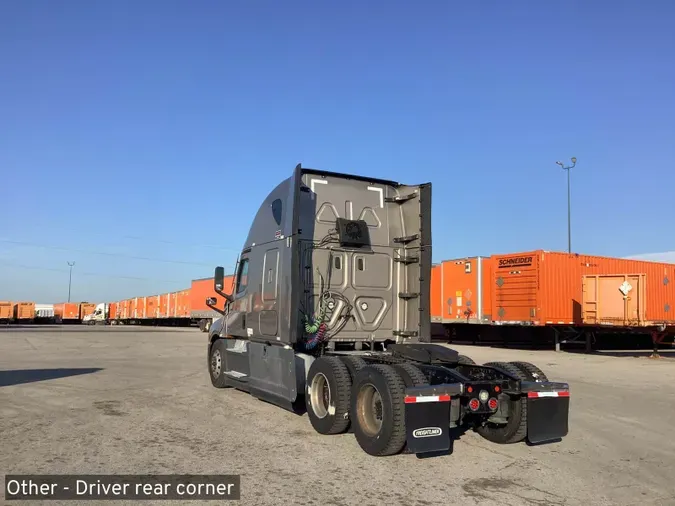 2021 Freightliner Cascadia 126