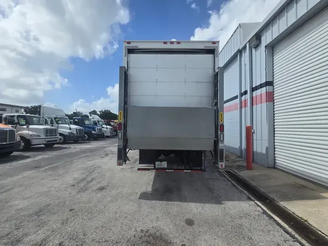 2018 FREIGHTLINER M2 106