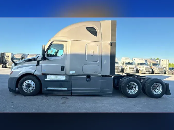 2022 Freightliner Cascadia 126