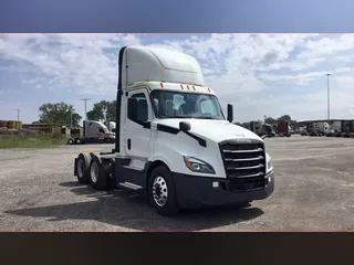 2020 Freightliner Cascadia 126