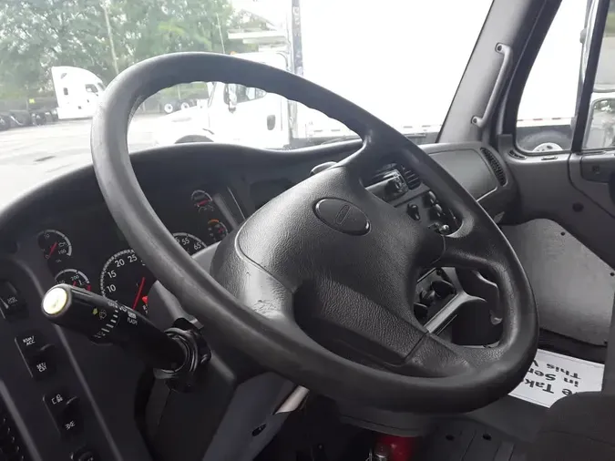 2018 FREIGHTLINER M2 106
