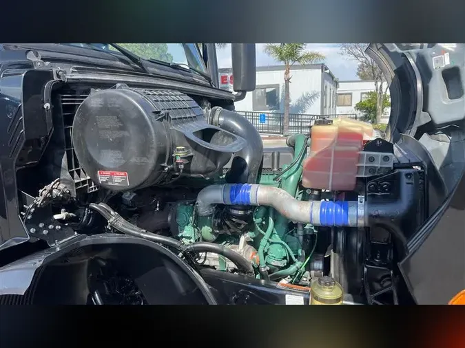 2020 VOLVO VNL760