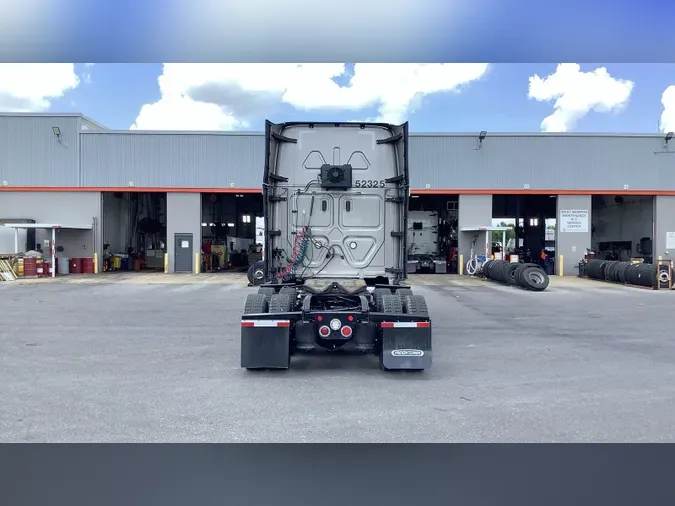 2022 Freightliner Cascadia 126