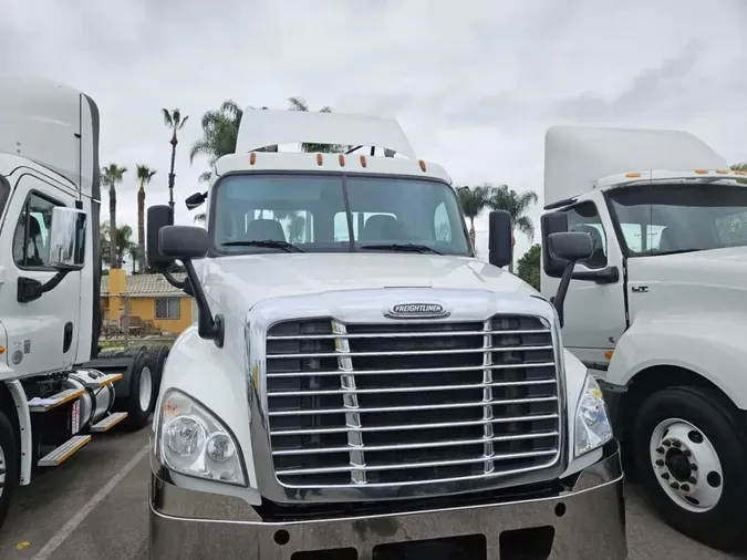 2018 FREIGHTLINER/MERCEDES CASCADIA 125
