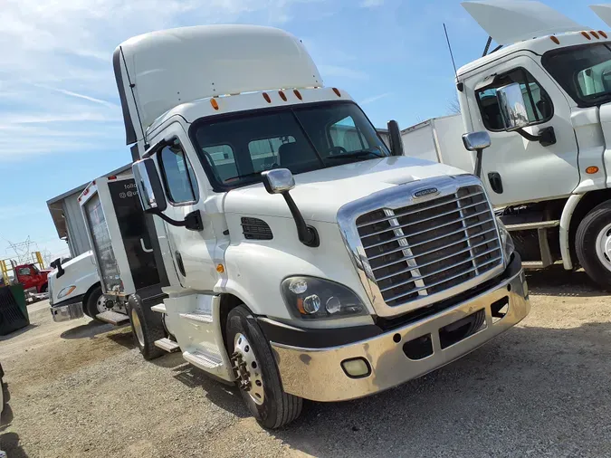 2015 FREIGHTLINER/MERCEDES CASCADIA 1133c37a0b992453f9ac6463b453e3ca679