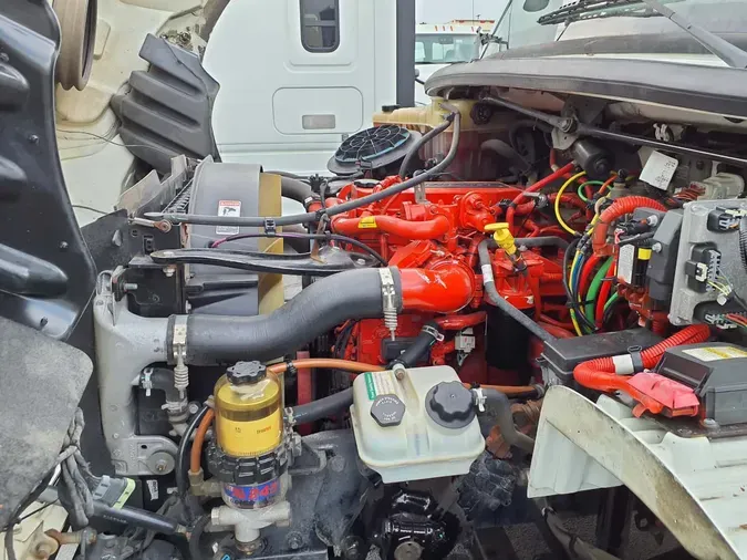 2018 FREIGHTLINER M2 106