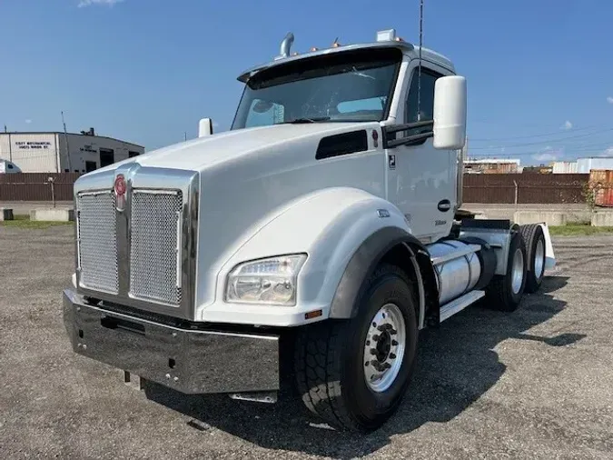 2023 Kenworth T880