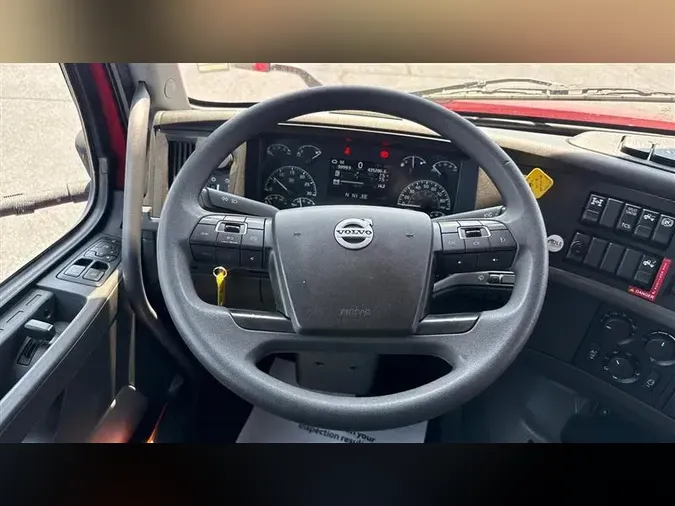2021 VOLVO VNL760
