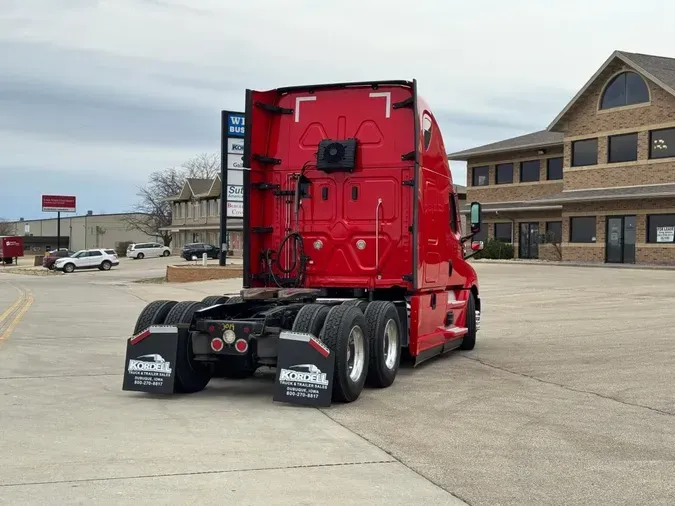 2023 FREIGHTLINER Cascadia 126