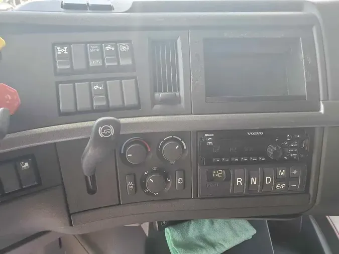 2020 VOLVO VNL760