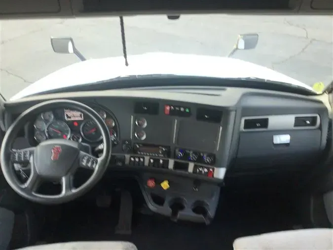 2022 KENWORTH T880