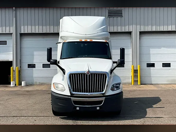 2022 INT LT625 6x4