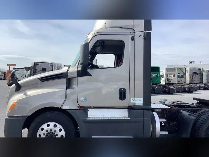 2019 Freightliner Cascadia 126