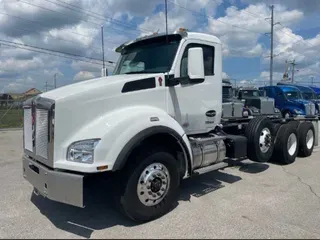 2025 Kenworth T880