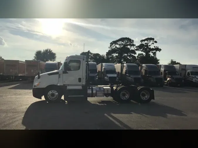 2021 Freightliner Cascadia 126