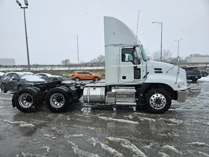 2018 MACK CXU613