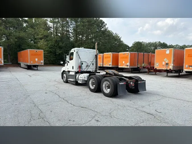 2021 Freightliner Cascadia 126