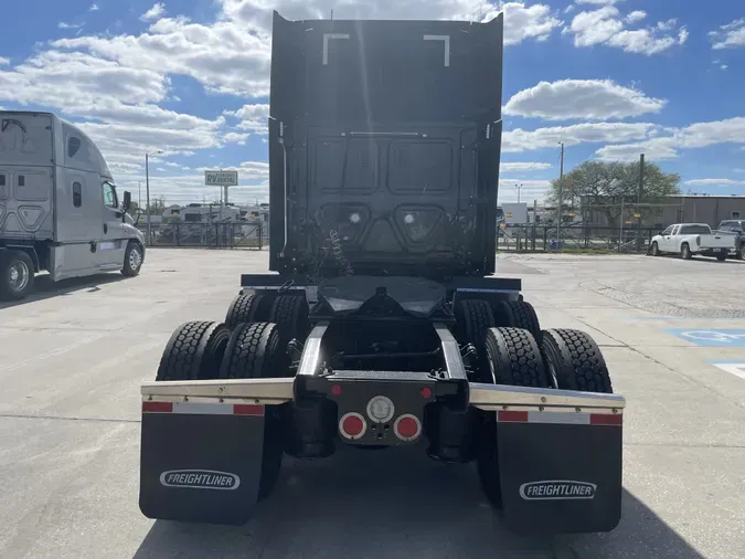 2022 Freightliner CA126SLP