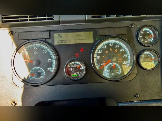 2018 FREIGHTLINER/MERCEDES CASCADIA 113