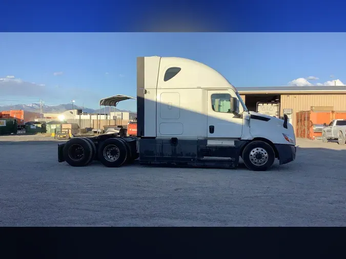 2022 Freightliner Cascadia 126