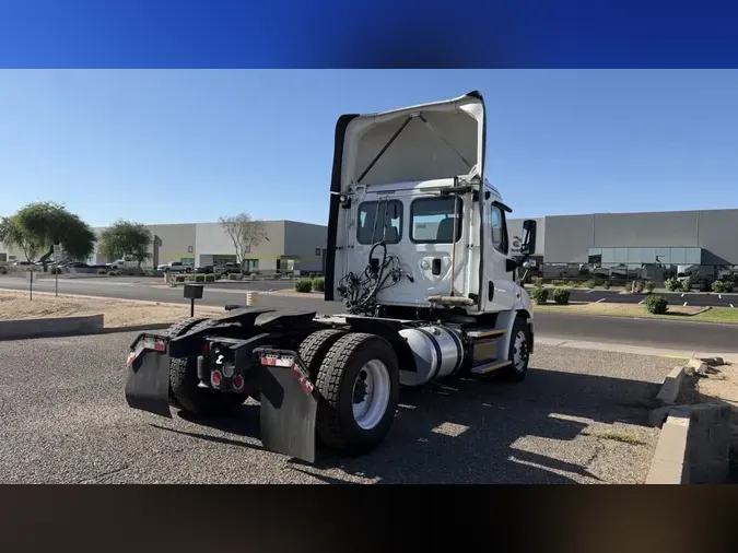 2017 FREIGHTLINER/MERCEDES CASCADIA 113
