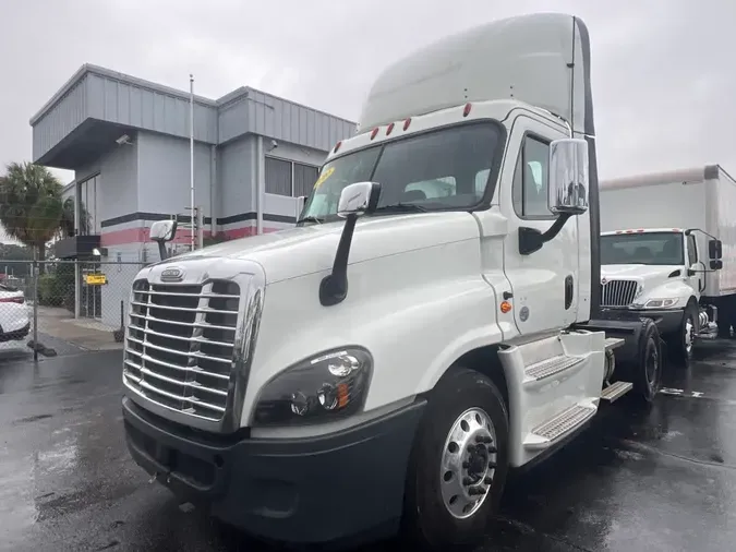 2020 FREIGHTLINER CASCADIA 1253c6aa55787288a39ee5395f73fd2f40b