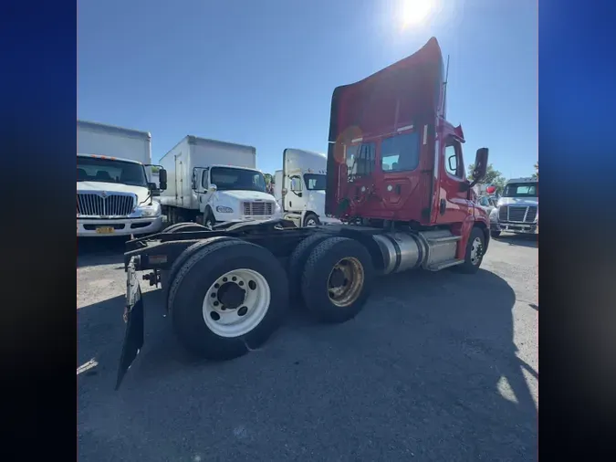 2019 FREIGHTLINER CASCADIA 125