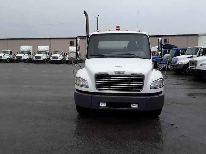 2017 FREIGHTLINER/MERCEDES M2 106
