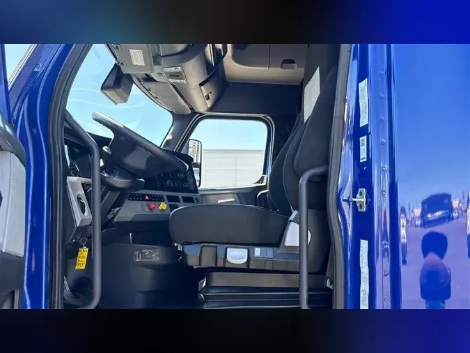 2022 FREIGHTLINER CA126