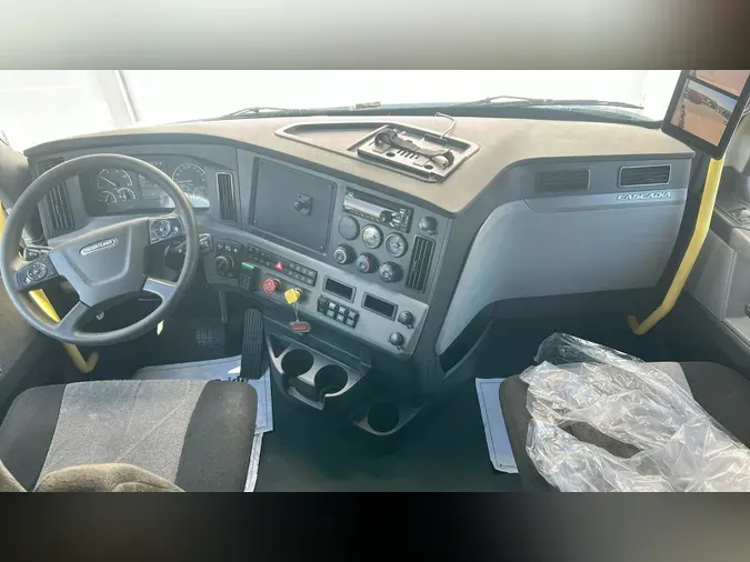 2022 Freightliner Cascadia 126