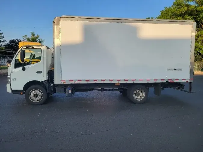 2017 HINO TRUCK 195