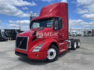 2020 VOLVO VNR64T300