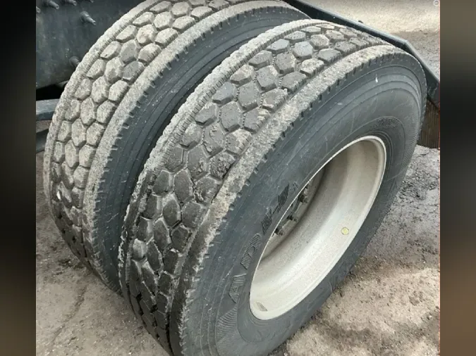 2021 VOLVO VNL64T760