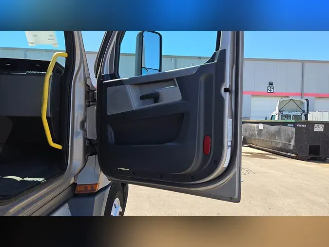 2022 Freightliner Cascadia 126