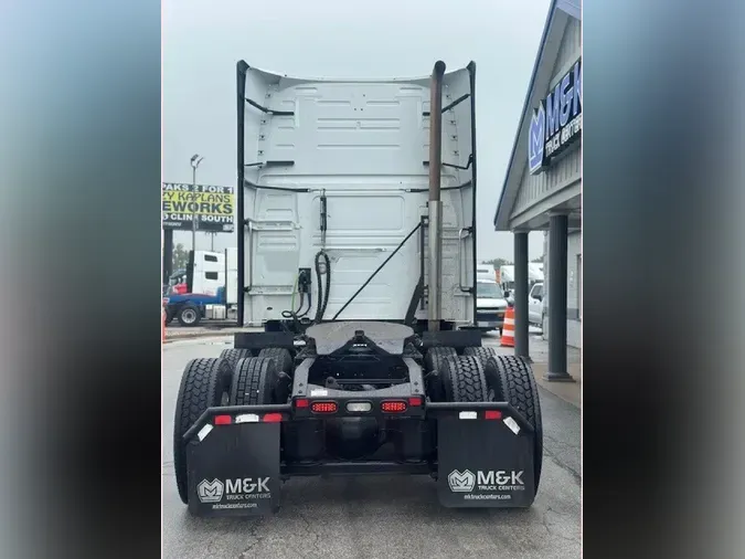2020 VOLVO VNL64T760