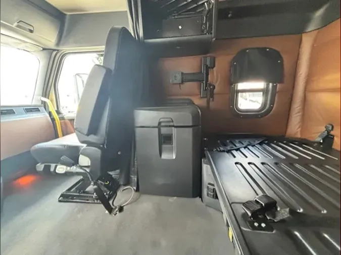 2021 Freightliner Cascadia 126